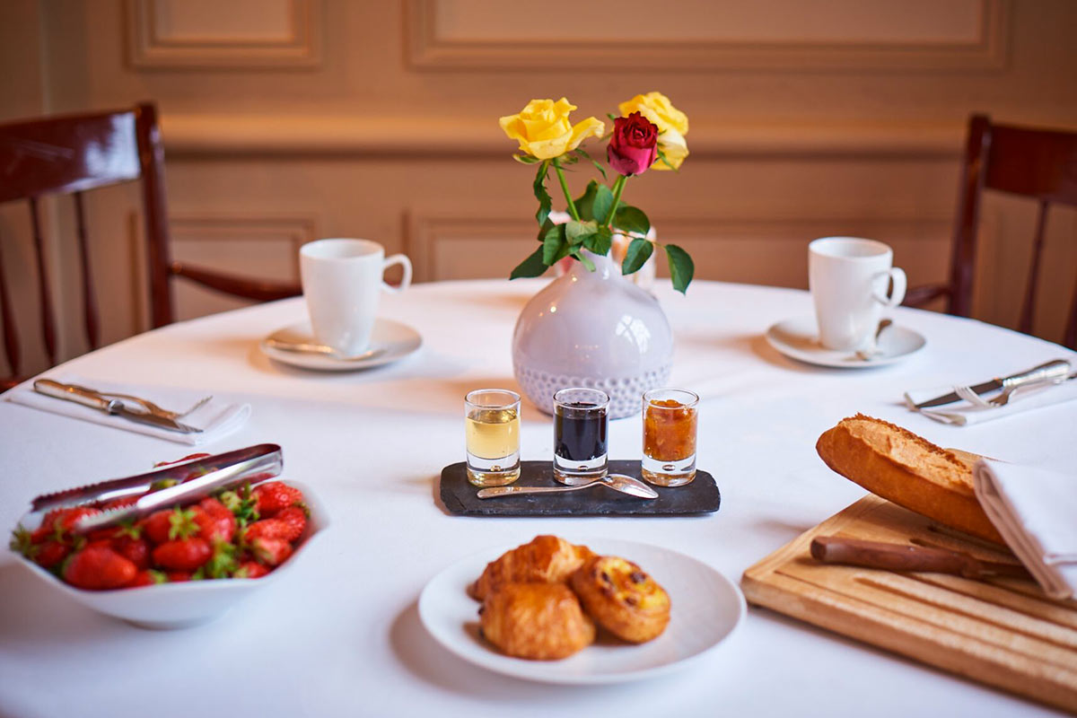 Petit-déjeuner LE VIEUX LOGIS Hôtel Relais & Châteaux en Périgord Dordogne